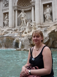 Devant la fontaine de Trevi