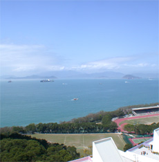 vue sur l'espace maritime de Hong Kong à Pokfulam