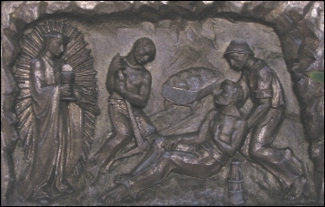 Sainte-Barbe portant la
      communion à un mineur blessé