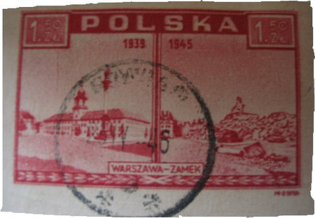 Timbre rouge carmin de 1,50 zł. À gauche, vue depuis la place du château en 1939: la colonne Sigismond (premier plan) et le château. À droite, la même vue en 1945: un tronçon de colonne à terre, du château ne reste qu’un amas de gravats.