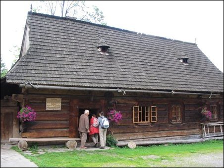 La maison du barde Sabała est un bon exemple d'architecture
     montagnarde avant le style Zakopane.