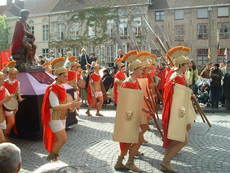 Des romains escortant Jsus