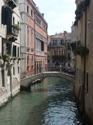 Un canal typique  Venise