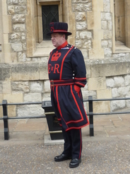 Un beefeater  la Tour de Londres