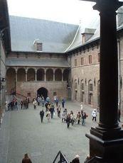 Cour intrieure du beffroi de Bruges